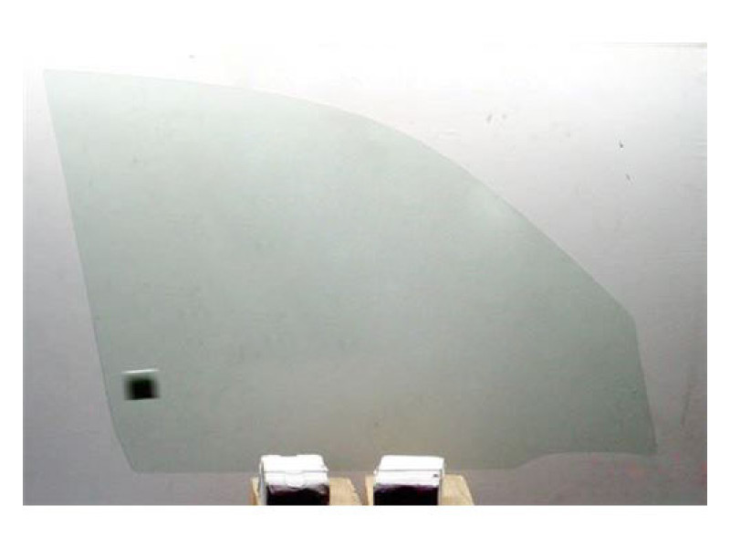 Скло дверне переднє ліве Toyota RAV4 01-06 (XYG)