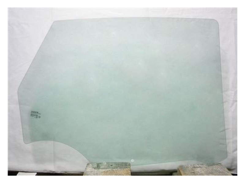 Скло дверне заднє ліве Renault Captur 13-19 (XYG)