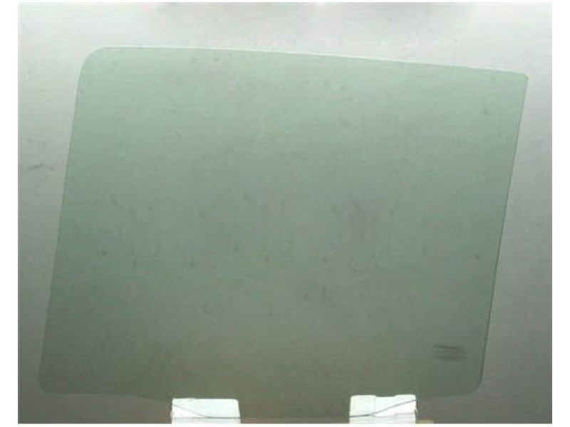 Скло задніх дверей Daewoo Nexia хетчбек 95- / Opel Kadett E хетчбек 85-91 праве (XYG) прозоре