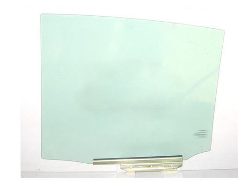 Скло задніх дверей хетчбек Toyota Yaris 06-11 праве (XYG)