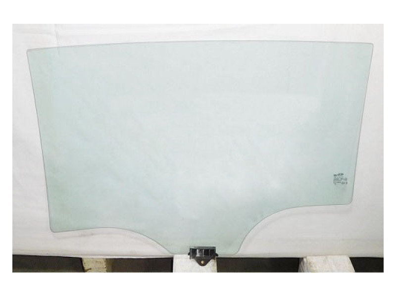 Скло дверей заднє ліве Kia Sportage 16- (XYG)