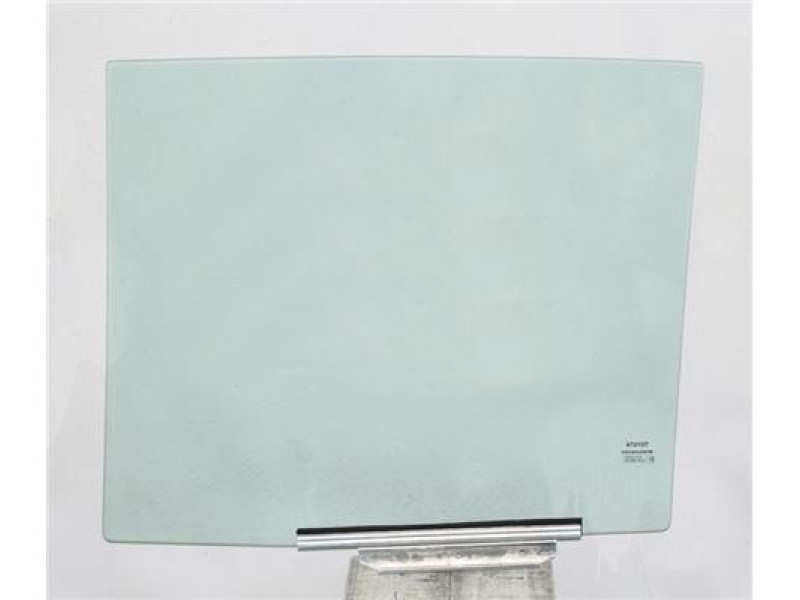 Скло задніх дверей ліве Toyota Hilux 15- (Sekurit)