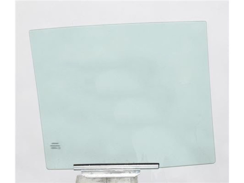 Скло задніх дверей праве Toyota Hilux 15- (XYG)