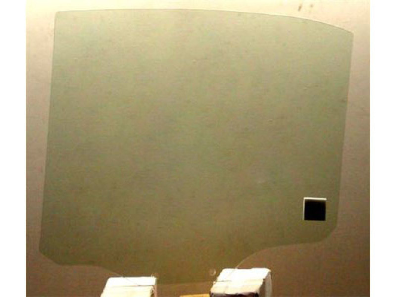 Скло задніх дверей Mitsubishi Galant 97-04 праве (XYG)