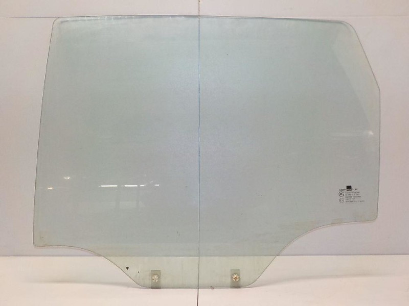 Скло задніх дверей праве Chevrolet Aveo T200/255 2004-2012 хетчбек (XYG)