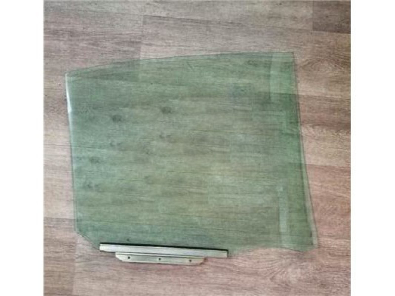 Скло задніх дверей Toyota Yaris 99-06 ліве (XYG)