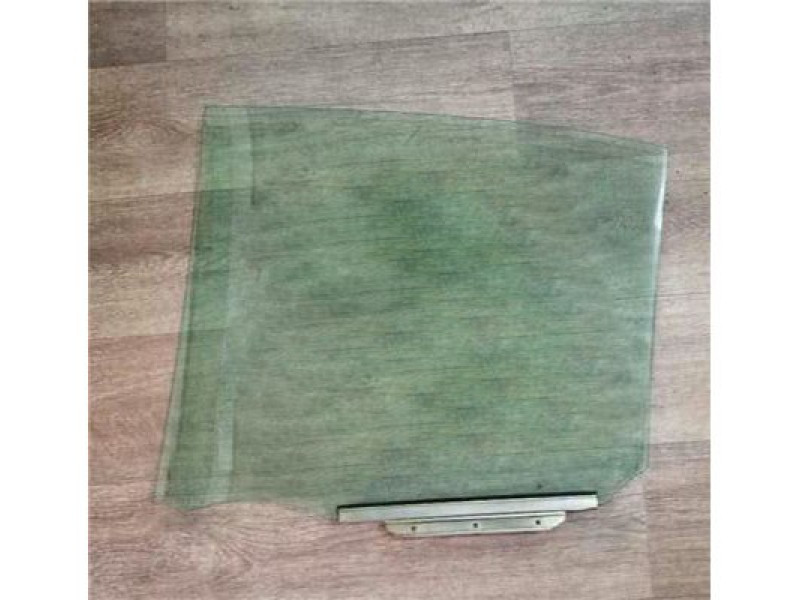 Скло задніх дверей Toyota Yaris 99-06 праве (Sekurit)