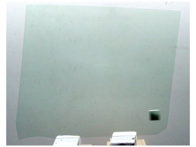 Скло дверне заднє праве Toyota RAV4 2001-2006