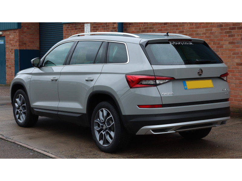 Світловідбивач задній лівий Skoda Kodiaq 2017-2021 FPS 565945105