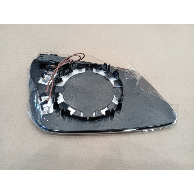 Вкладиш дзеркала лівий (датчик сліпої зони, 4PIN) BMW 1 F20, 3 F30, 4 F32, 5 F10, 7 F01, I3, X1 E84 2010-2016 FPS 51167285005