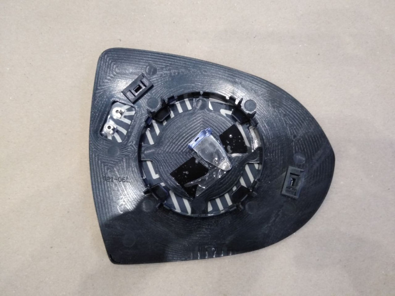 Вкладиш дзеркала лівий Kia Sportage 2010-2015 (FPS)