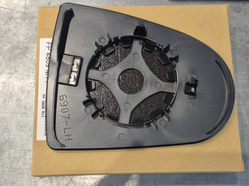 Вкладиш дзеркала лівий Mitsubishi Colt 2003-2009 FPS 7632A033