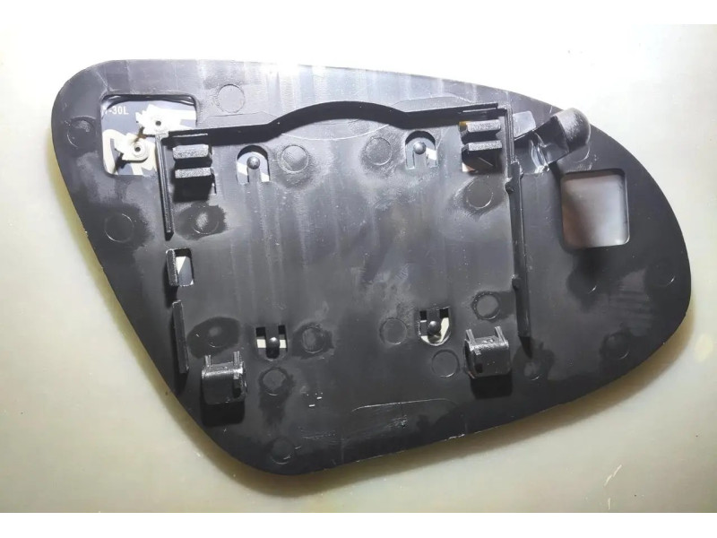 Вкладиш дзеркала лівий Toyota Camry XV50/XV55 2011-2017 Polcar