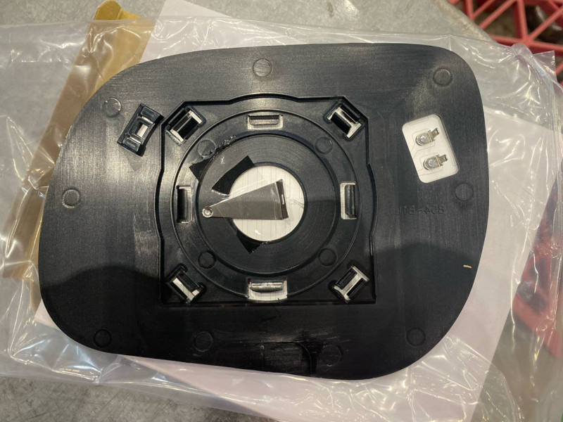 Вкладиш дзеркала з обігрівом правий Toyota RAV4 2006-2012 FPS 8793142A00