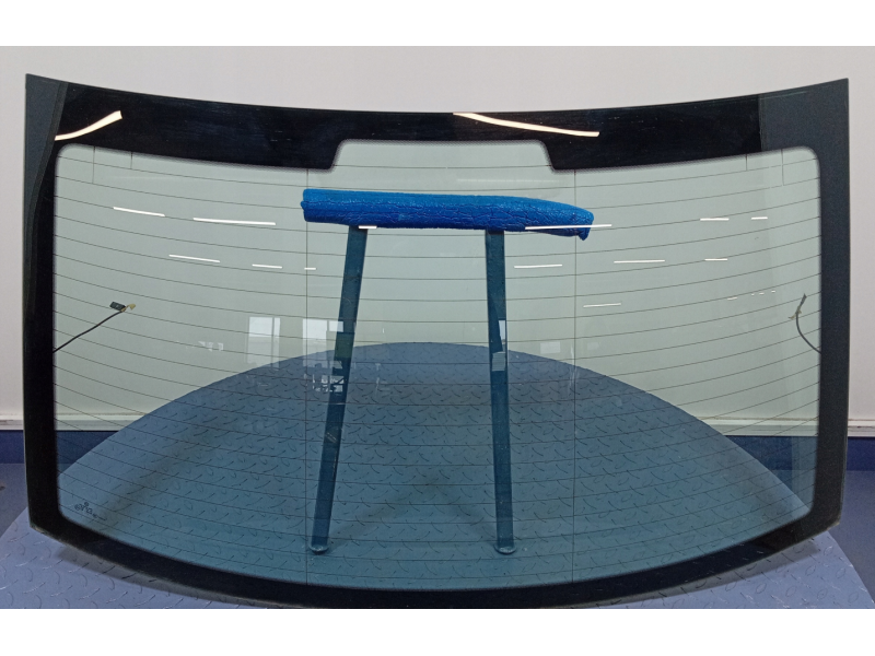 Заднє скло VW Jetta 5 05-10 седан (XYG)