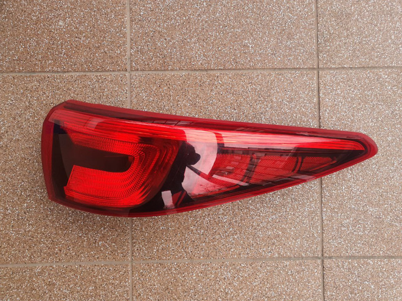 Ліхтар задній зовнішній правий Kia Sportage QL 15-18 (Depo)