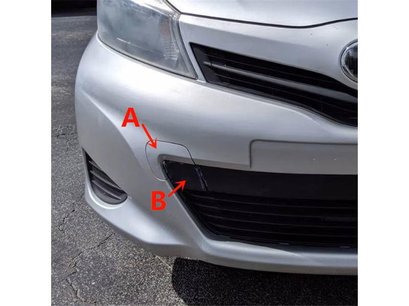 Заглушка гака переднього бампера верхня Toyota Yaris 2011-2014 під фарбування ELIT 521270D917
