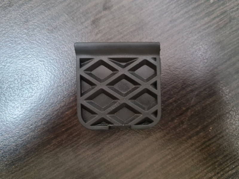 Заглушка крюка бампера задня Ford Focus 3 11-14 хетчбек (Tempest) 1705332