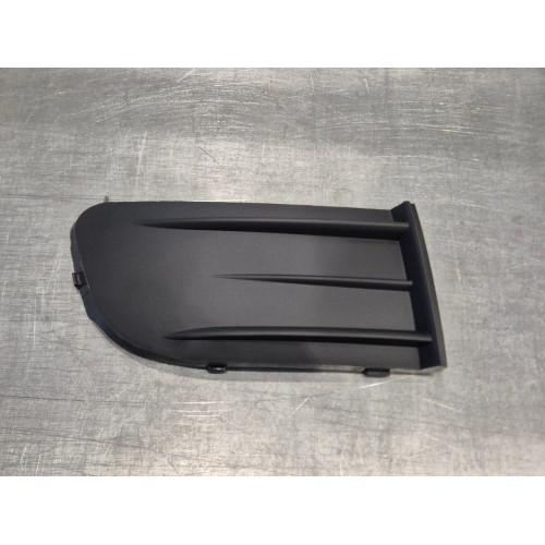 Заглушка протитуманної фари права Skoda Octavia A5 2005-2009 (LKQ) 1Z0807368