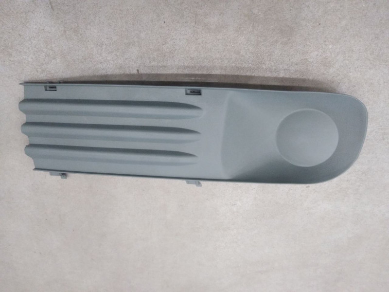 Заглушка протитуманної фари VW Transporter T5 (03-09) - ліва 7H0807489C7