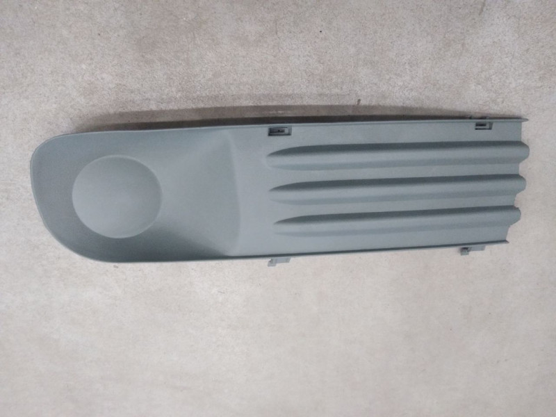 Заглушка протитуманної фари VW Transporter T5 (03-09) - права 7H0807490C7