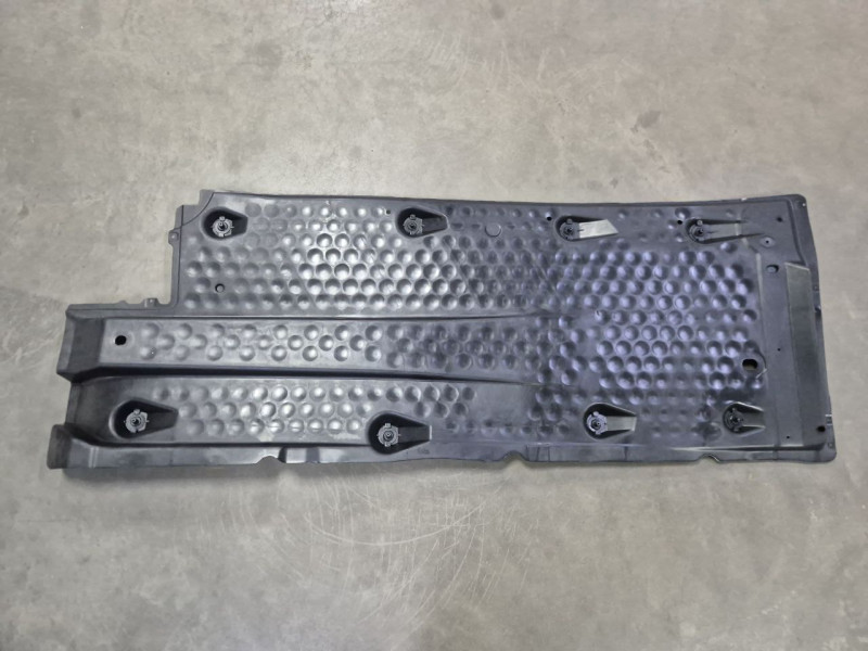 Захист днища лівий Skoda Octavia A5, Yeti 2004-2013, VW Golf/Jetta 5 2003-2009, Caddy 3 2004-2015, Touran 2003-2015 PL 1K0825201AE