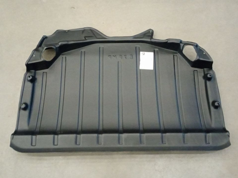 Пластиковий захист двигуна BMW 5 E39 1996-2003 LKQ 51712695680