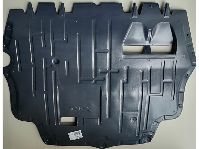 Захист двигуна пластиковий VW Passat B6, B7 (2005-2015), Passat CC (2008-2017) Європа LKQ 3C0825235C, 5C0825237B