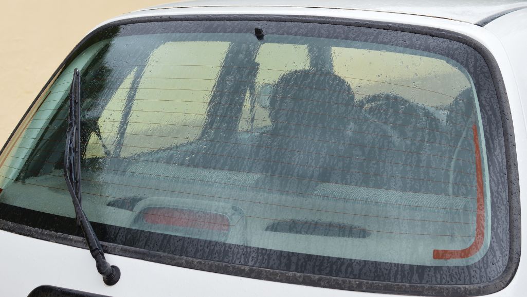 Заднє скло з підігрівом